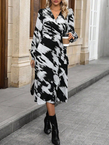 Kadın Uzun Kollu Kruvaze Yakalı Yandan Bağlamalı Desenli Mini Modal Elbise