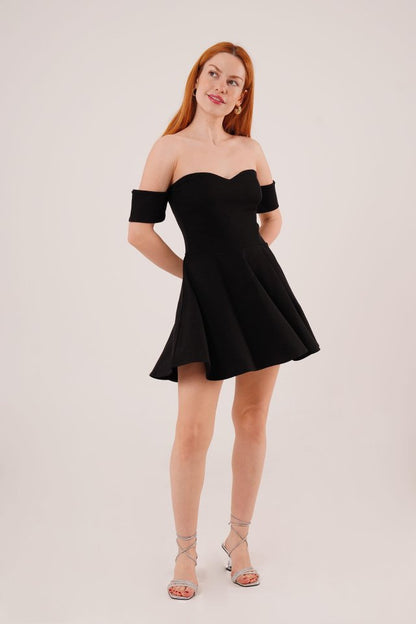 Kol Detaylı Straplez Siyah Mini Elbise