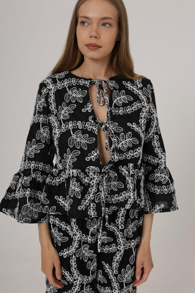 Fiyonk Bağlamalı Brode Bluz - Siyah