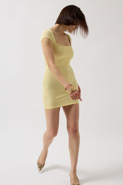 Pencere Detay Mini Dekolte Elbise