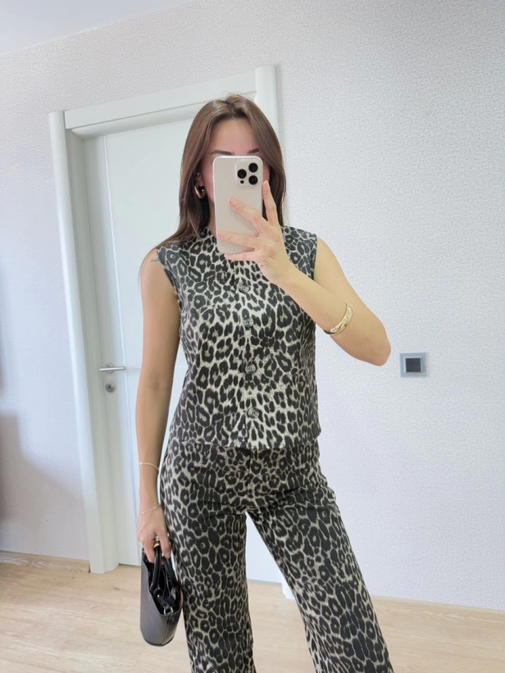 Leopar Desenli Düğmeli Bluzlu Pantolon İkili Takım -Leopar