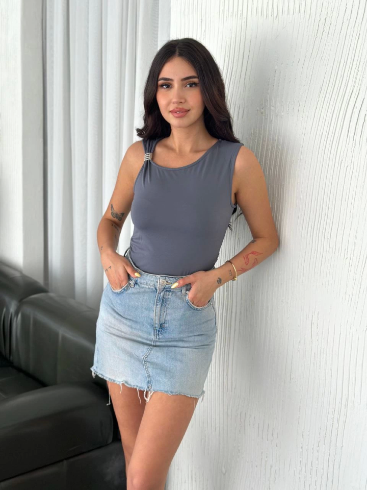 Osy Modal Yumuşak Dokulu Kumaş Bisiklet Yaka Sıfır Kol Bluz Omuz Toka Aksesuar Detaylı - Antrasit