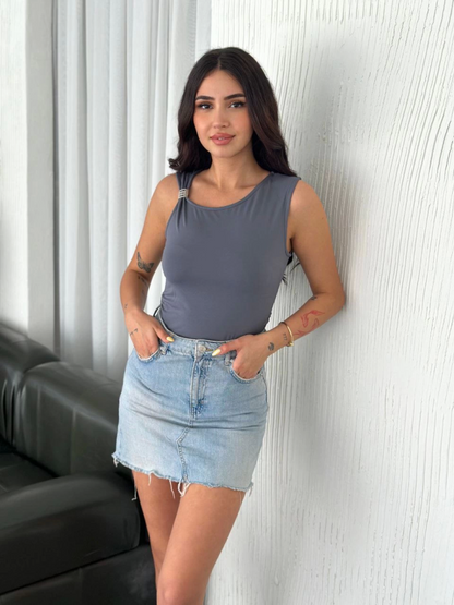 Osy Modal Yumuşak Dokulu Kumaş Bisiklet Yaka Sıfır Kol Bluz Omuz Toka Aksesuar Detaylı - Antrasit