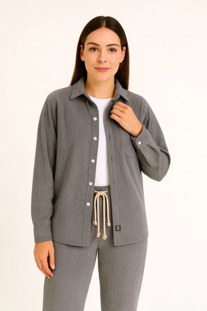 Kadife Oversize Takım - Gömlek Ve Pantolon İkili Set Füme Corduroy Şıklığı, Rahat Ve Zarif Duruş Yumuşak Dokulu Kadife Kumaş, Düğmeli Gömlek Üst Ve Lastikli Pantolon Alt Parça Ile Gün Boyu Konfor- Füme