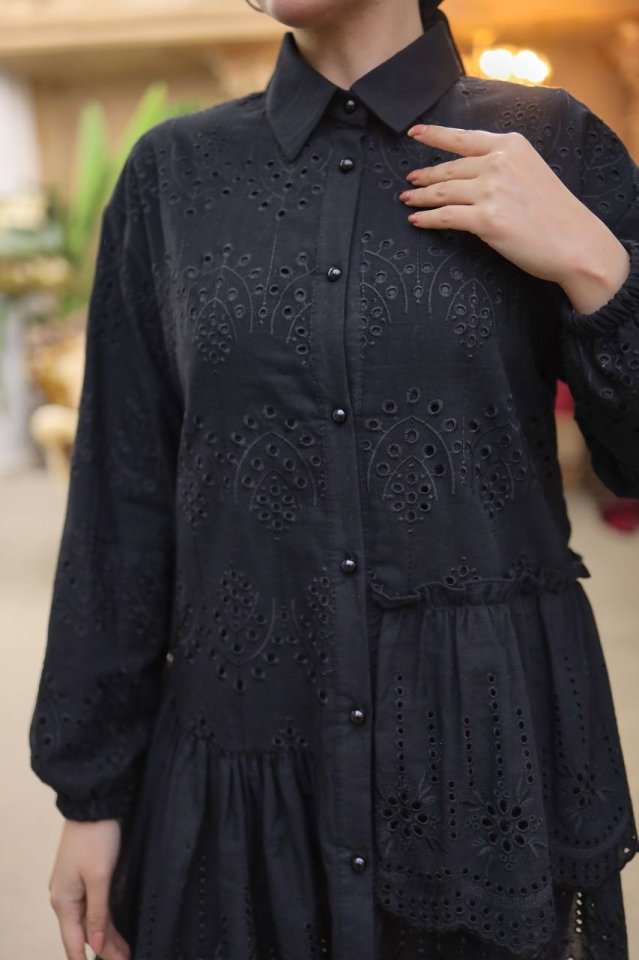 Fırfır Ve Fisto Detaylı İnci Düğmeli Gömlek -Siyah