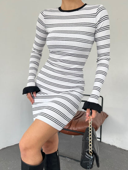 Kol Ucu Volan Çizgili Kaşkorse Elbise -Beyaz