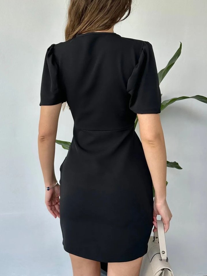 Kruvaze Yaka Omuzu Büzgülü Kat Kat Elbise -Siyah