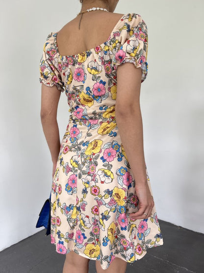 Yakası Lastikli Bağcık Detaylı Mini Elbise -Bej