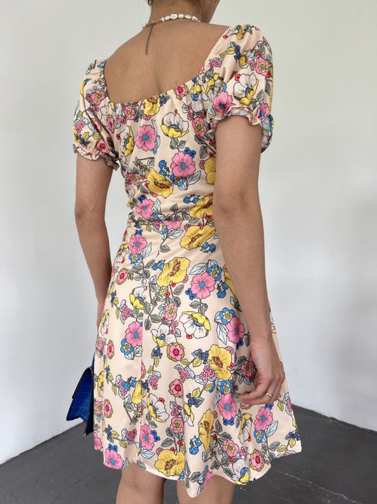 Yakası Lastikli Bağcık Detaylı Mini Elbise -Bej