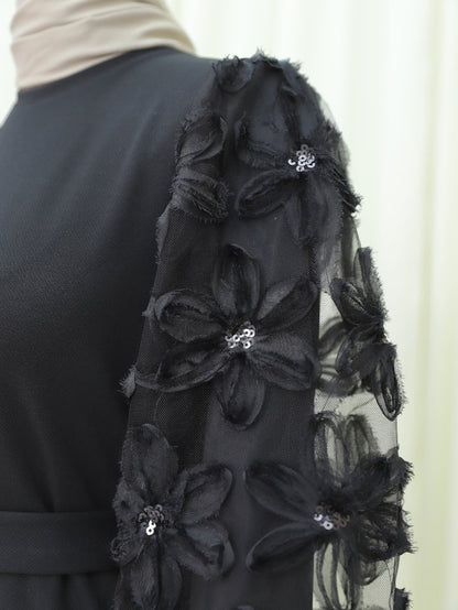 Kabartma Çiçekli Tül Kollu Kemerli Elbise -Siyah