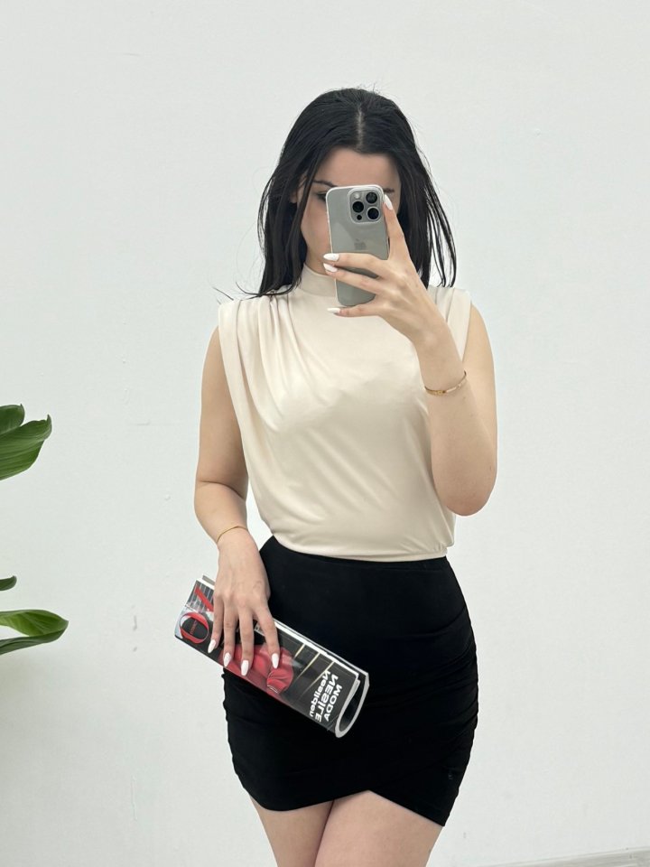 Sıfır Kol Vatkalı Sandy Bluz -Bej