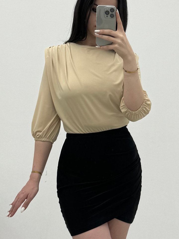 İçi Tulumlu Omuzdan Büzgülü Vatkalı Sendy Bluz -Bej