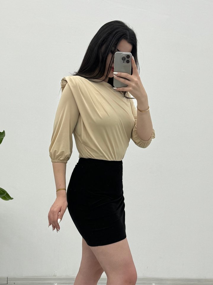 İçi Tulumlu Omuzdan Büzgülü Vatkalı Sendy Bluz -Bej
