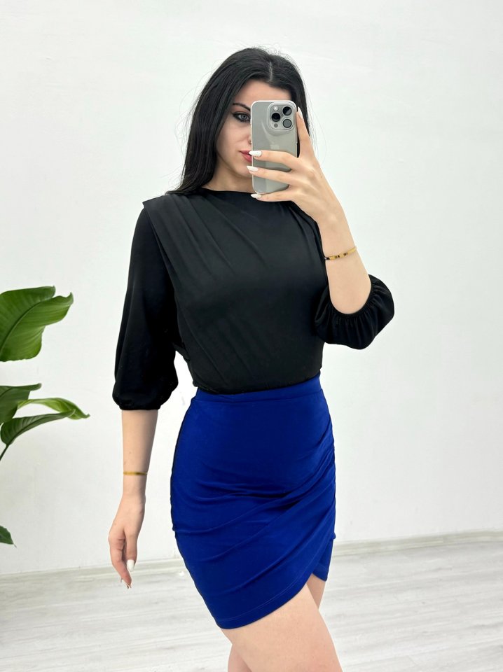 İçi Tulumlu Omuzdan Büzgülü Vatkalı Sendy Bluz -Siyah