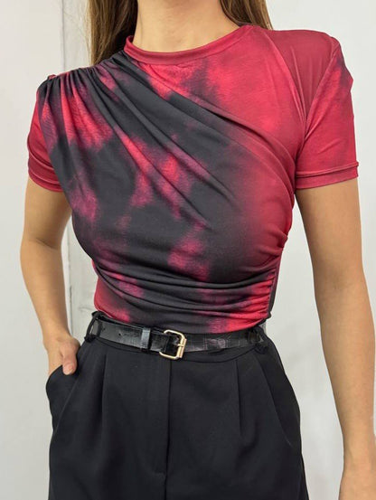 Bel Omuz Büzgülü Batik Baskı Sendy Bluz  -Kırmızı