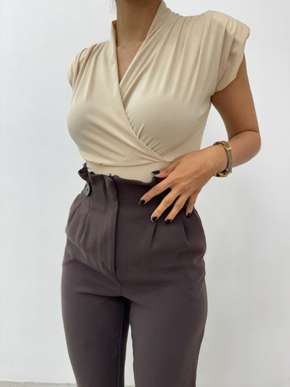 Sıfır Kol Vatkalı Kruvaze Model Sandy Bluz -Bej