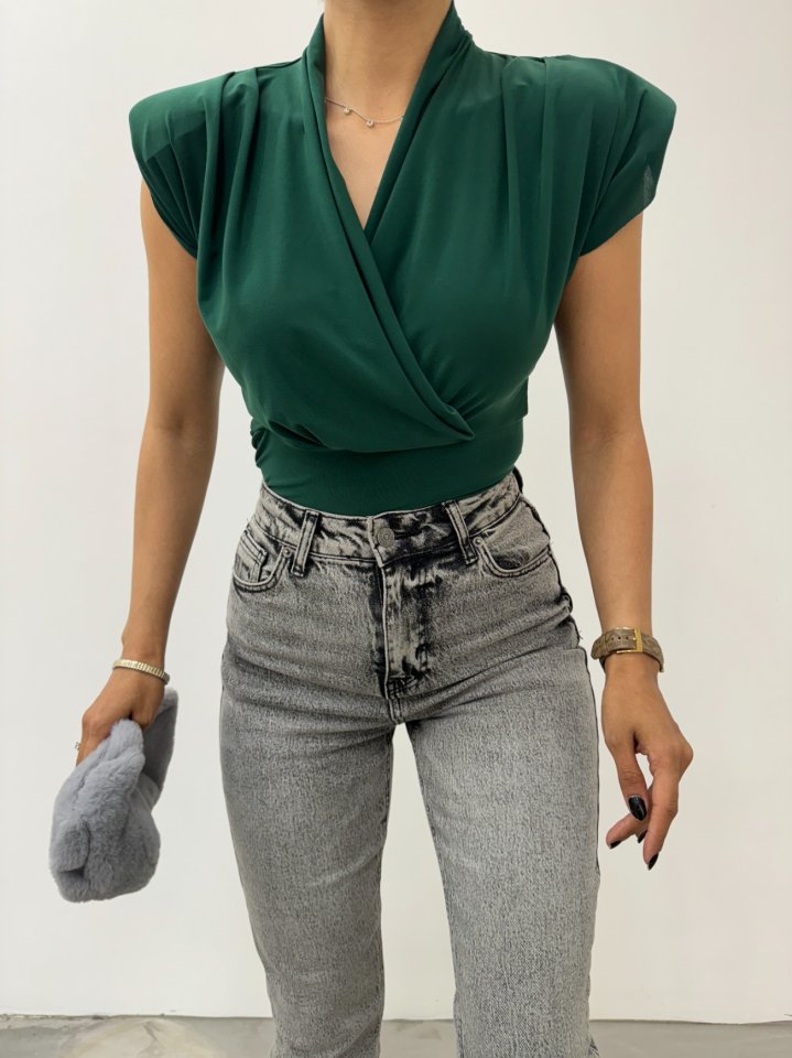 Sıfır Kol Vatkalı Kruvaze Model Sandy Bluz -Zümrüt