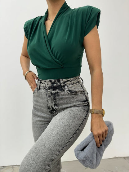 Sıfır Kol Vatkalı Kruvaze Model Sandy Bluz -Zümrüt