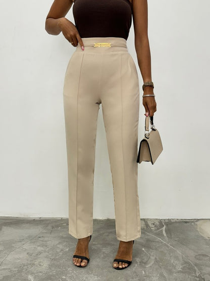 Beli Lastikli Cepli Metal Detaylı Pantolon -Bej