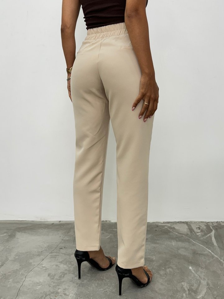 Beli Lastikli Cepli Metal Detaylı Pantolon -Bej