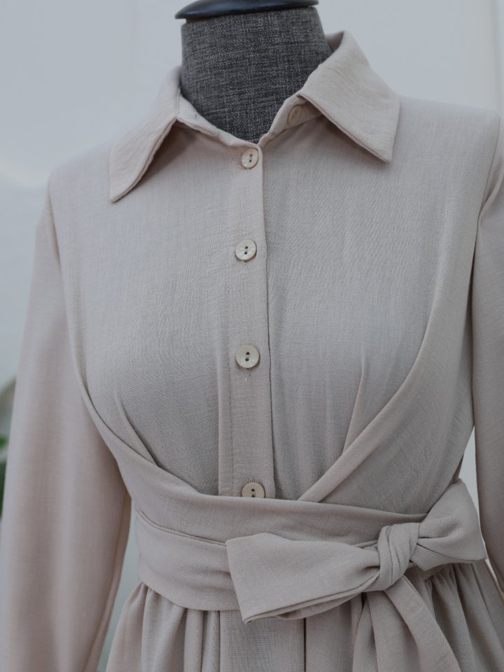 Yarım Düğmeli Önü Çapraz Bağlamalı Keten Elbise -Bej