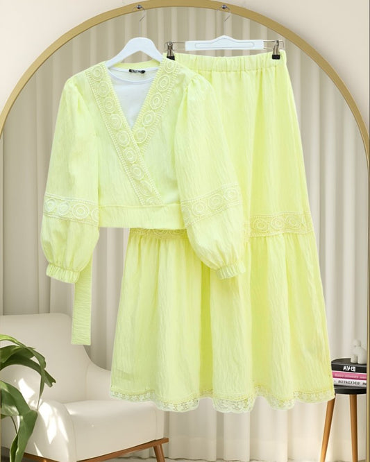 Dantel Detaylı Bağlamalı Kolu Lastikli Kraş Etekli Takım  -Açık Sarı