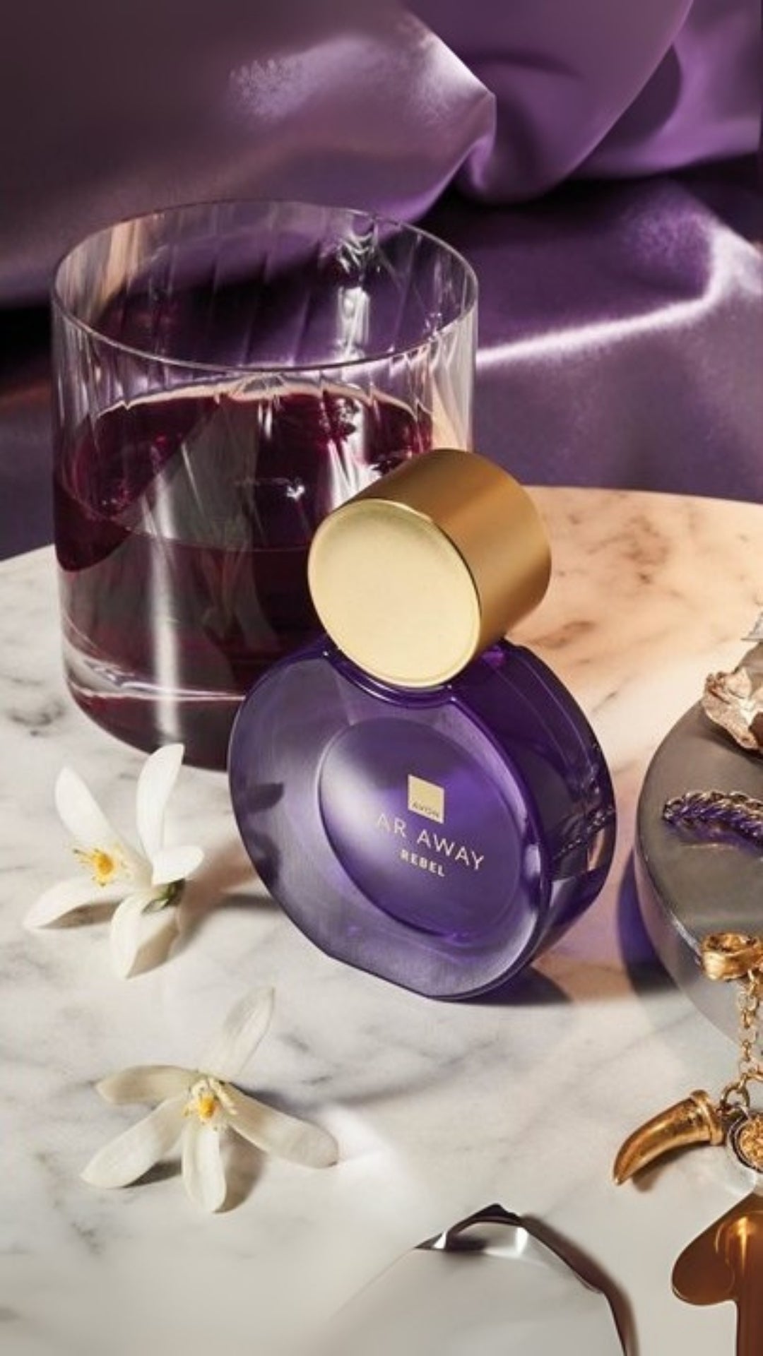 Kadın Parfüm Far Away Rebel - Asi ve Güçlü EDP Esans