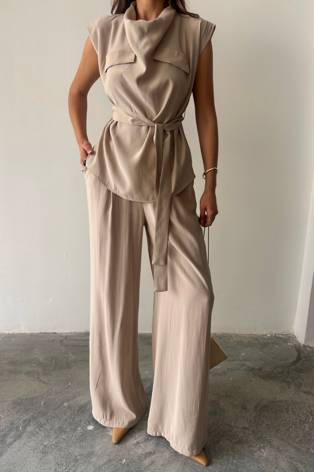 TENCEL MODAL KOLSUZ BLUZ KAPALI CEP DETAYLI DÖKÜMLÜ - PANTOLON TAKIM - Bej