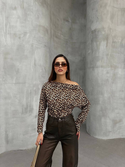 Kadın Leopar Desenli Düşük Omuzlu Bluz
