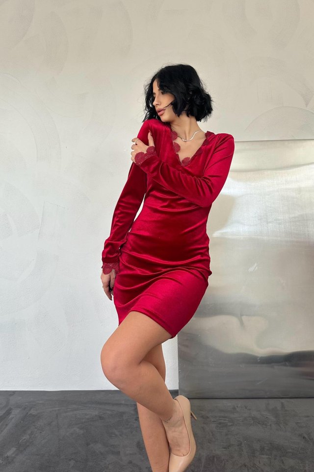 Kırmızı Yaka Ve Kol Dantelli Mini Elbise