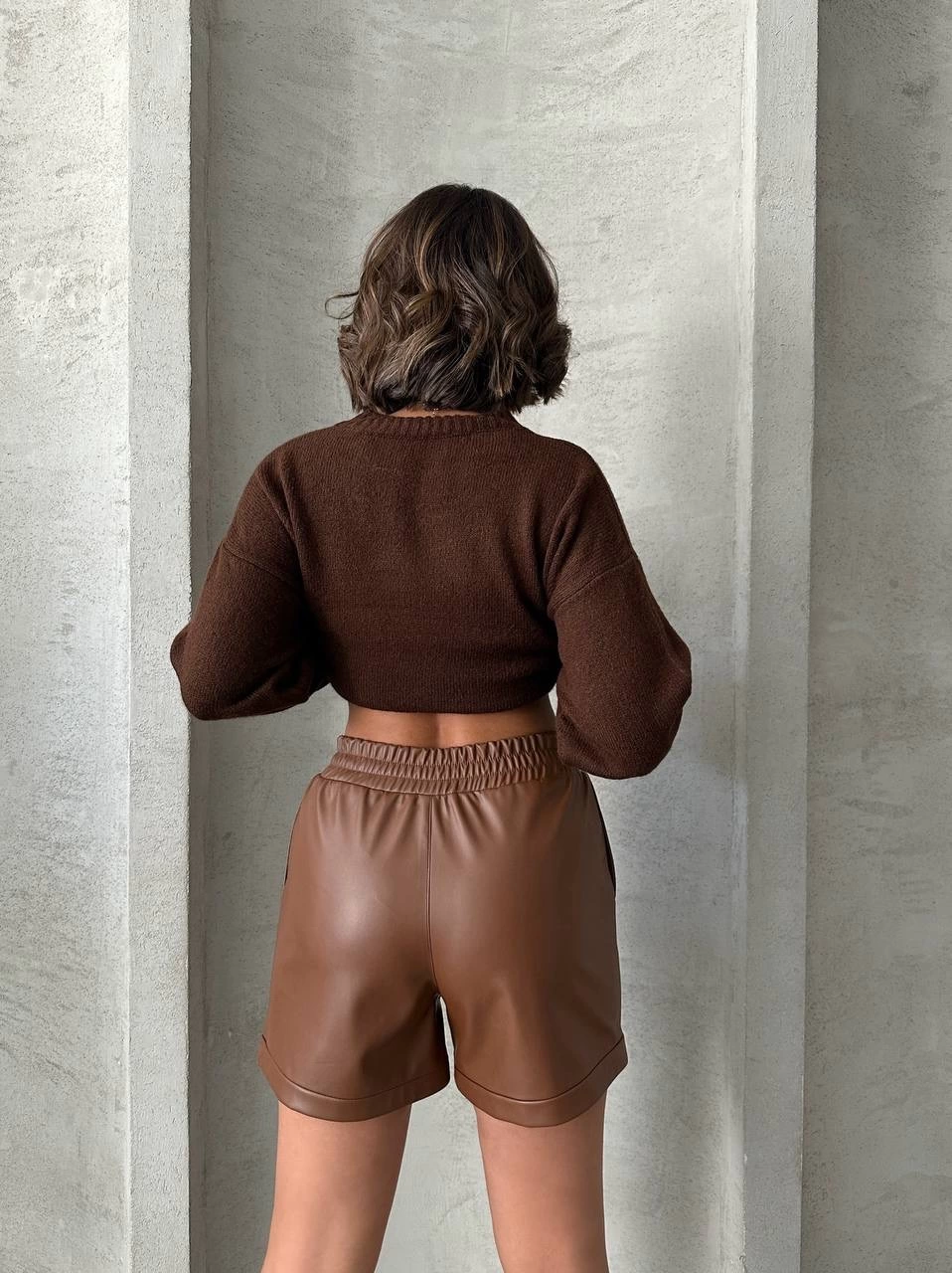 Beli lastikli çıtçıtlı deri şort kahve w241007