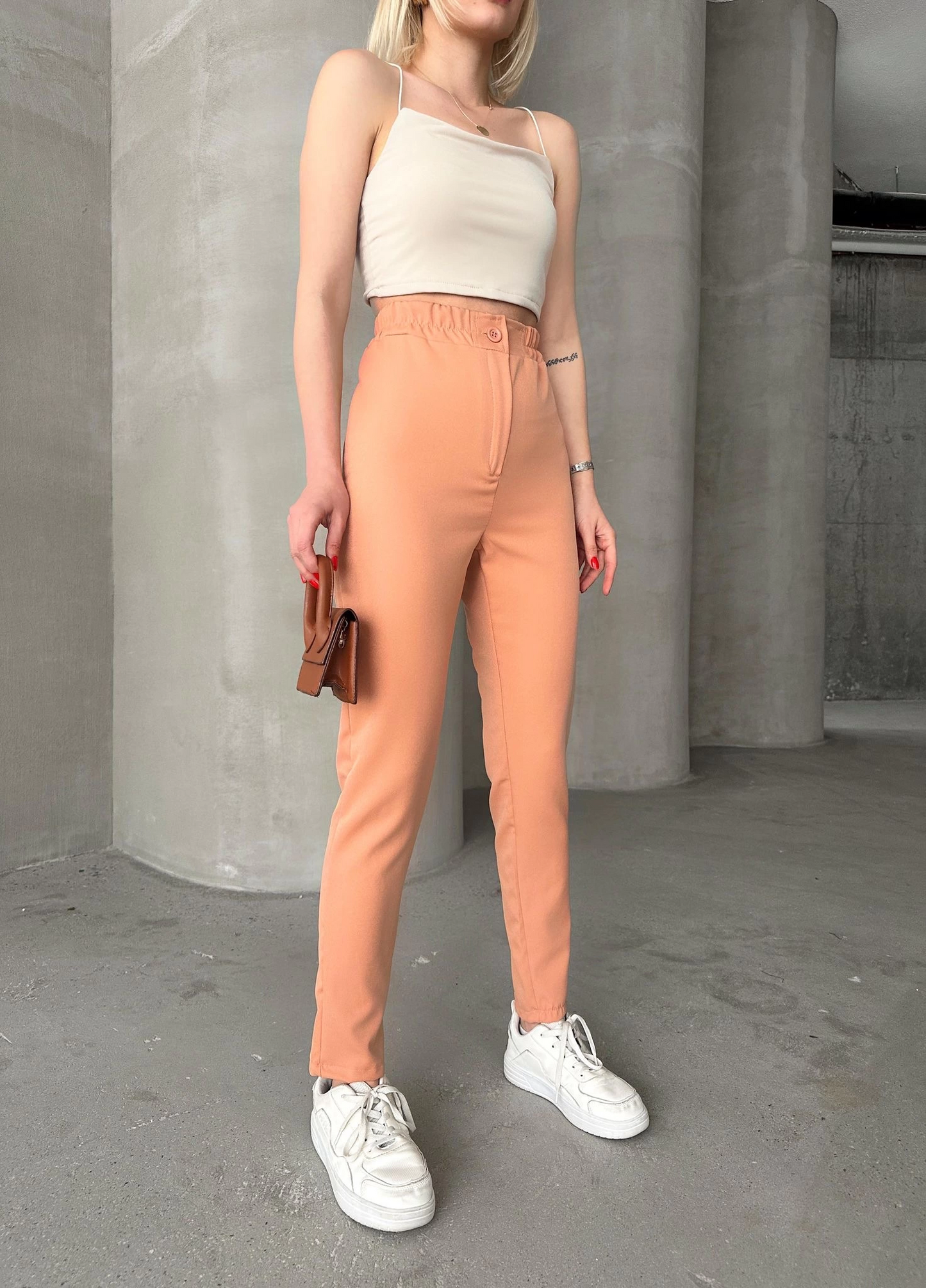 Beli lastikli karamel pantolon