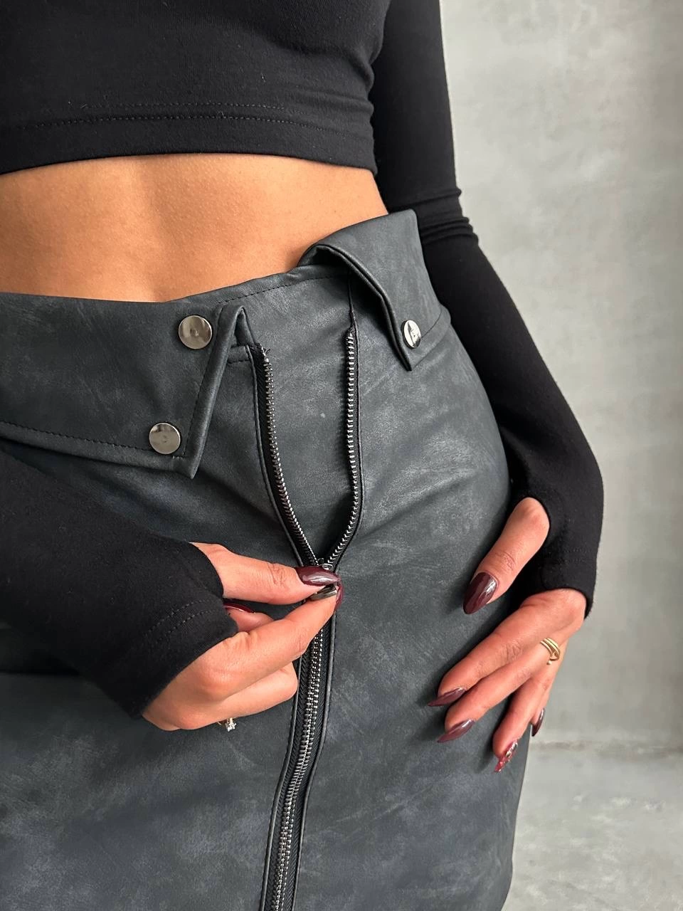 Beli pervazlı fermuarlı eskitme deri etek w24431