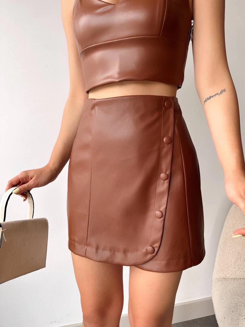 Beş düğmeli oval deri etek kahve h240068