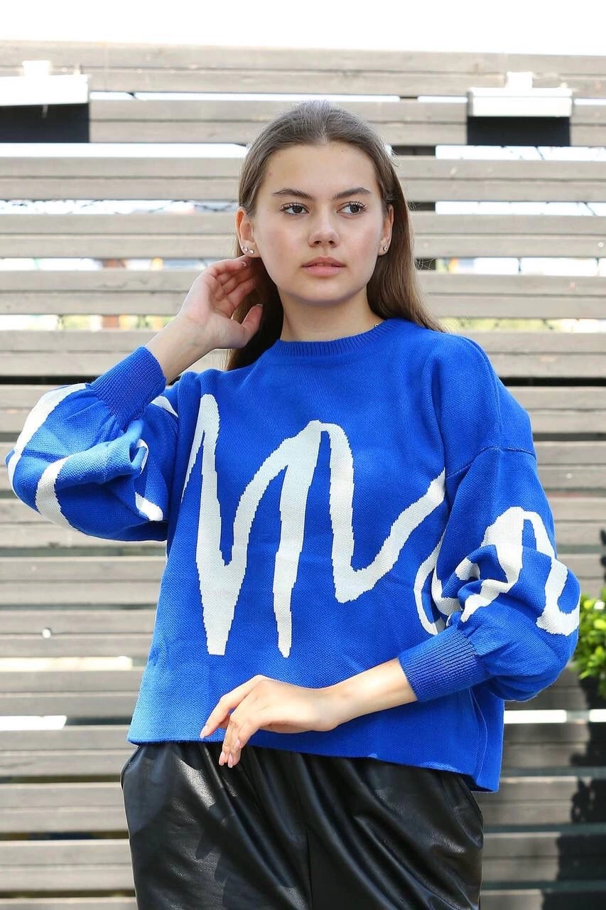 Beyaz çizgili bisiklet yaka kazak saksmavisi