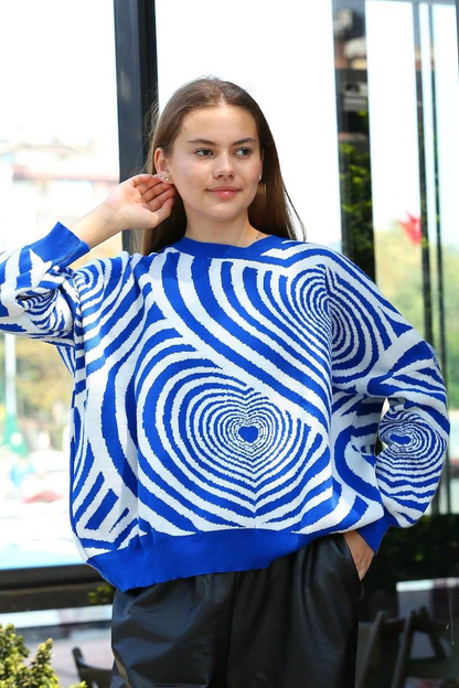 Beyaz kalp çizgili kazak saks mavisi