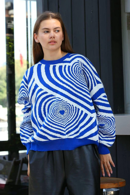 Beyaz kalp çizgili kazak saks mavisi