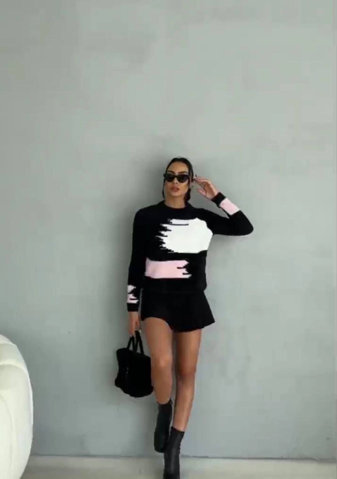 Bıyıklı triko kazak siyah