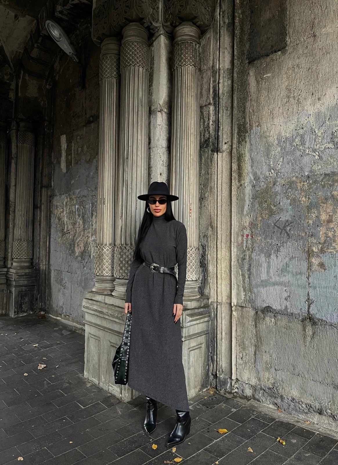 Boğazlı kalın bürümcük uzun elbise siyah