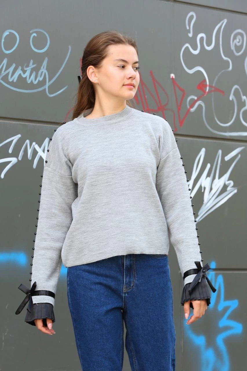 Boncuklu bile detaylı kazak gri