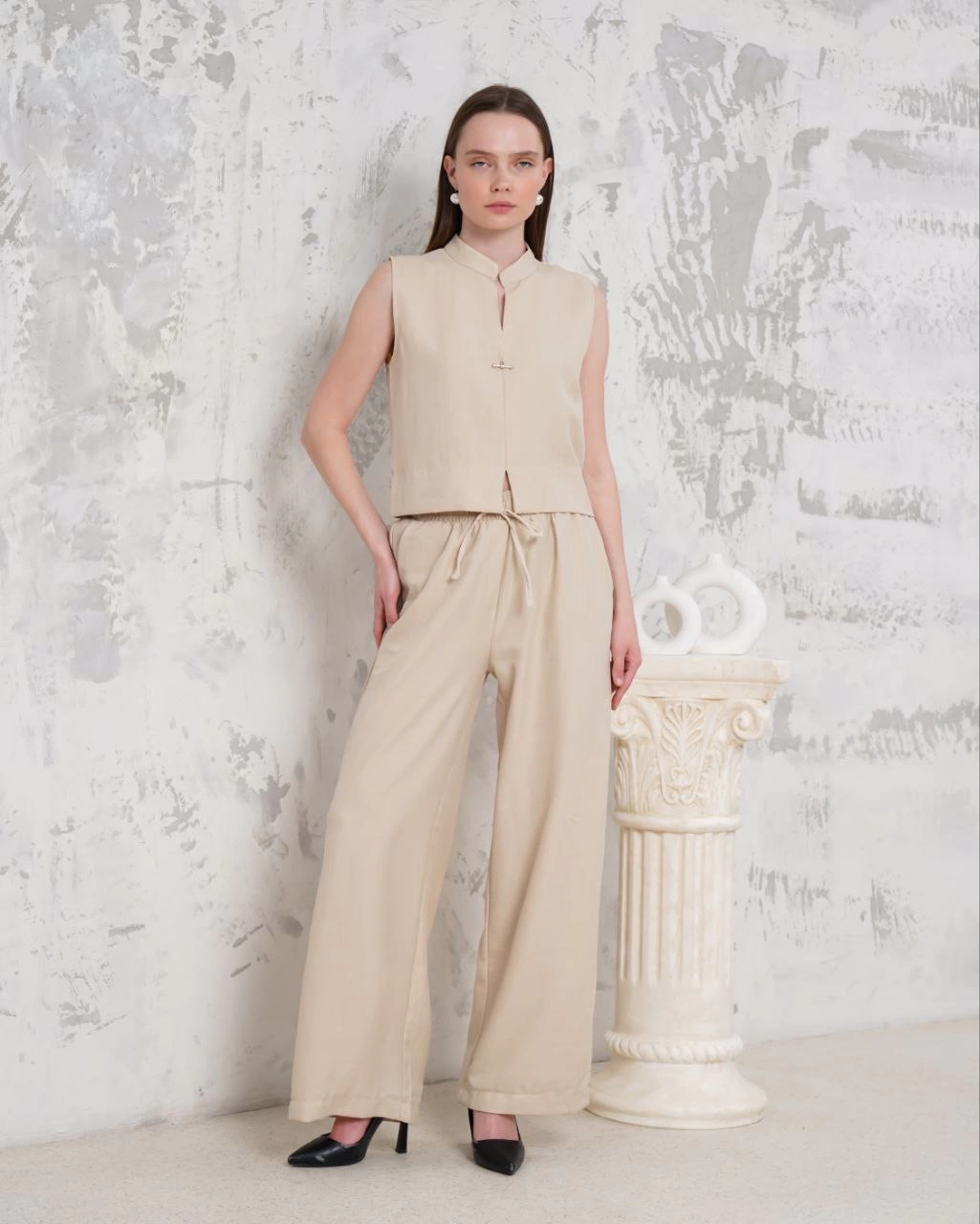 Broşlu yelek pantolon takım bej s255821