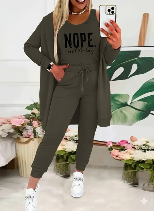 Kadın Askılı Yuvarlak Yaka Yazılı Viskon Iki Iplik Bluz Ceket Ve Pantolon 3lü Takım