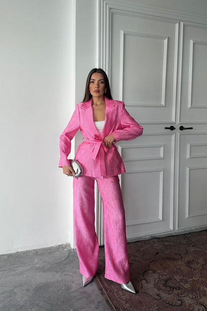 Pembe Beli Kuşaklı Ceket Ve Pantolon Parlak Takım