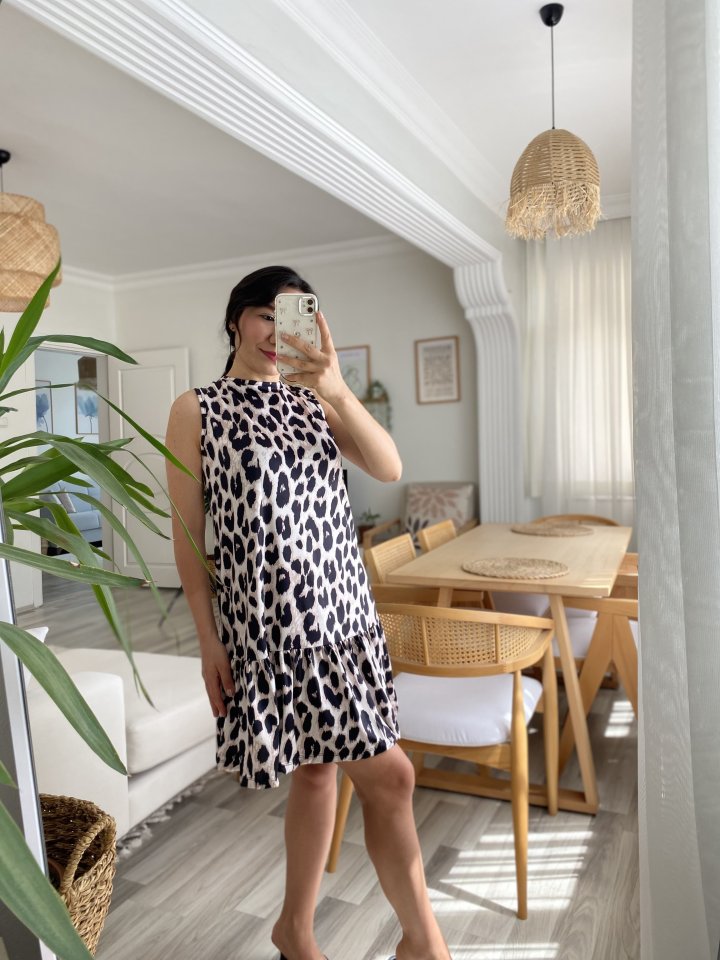 Kadın Kolsuz Sırttan Bağlamalı Fırfırlı Leopar Desenli Süprem Elbise