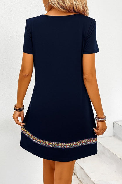 Kadın Kısa Kollu V Yakalı Etnik Desen şerit Detaylı Viskon Elbise