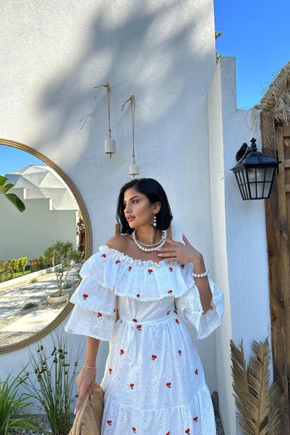 Kırmızı Omuzları Lastikli Brode Elbise