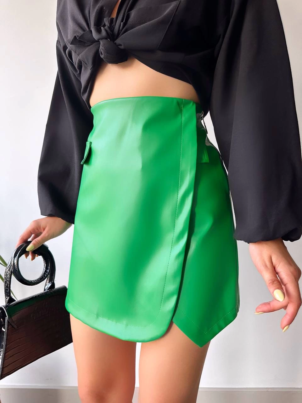 Cep detaylı oval kapaklı deri etek yeşil h240048