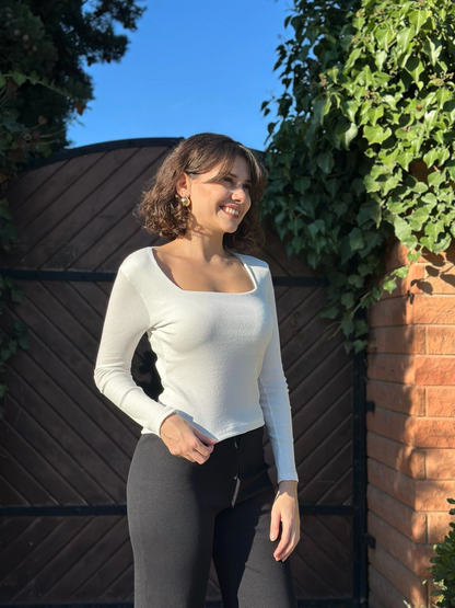 Çerçeve yaka kaşkorse bluz beyaz