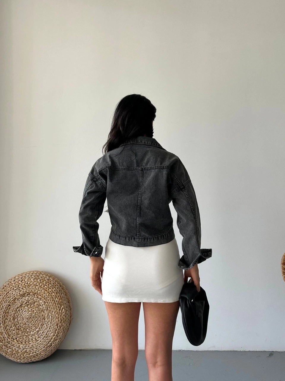 Çift cepli kol katlamalı süper taş enzim yıkama crop kot ceket füme d2000