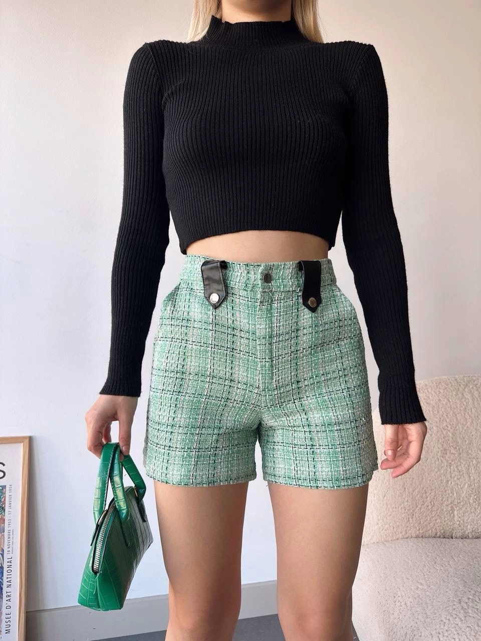 Çıtçıtlı siyah köprü tüvit şort yeşil